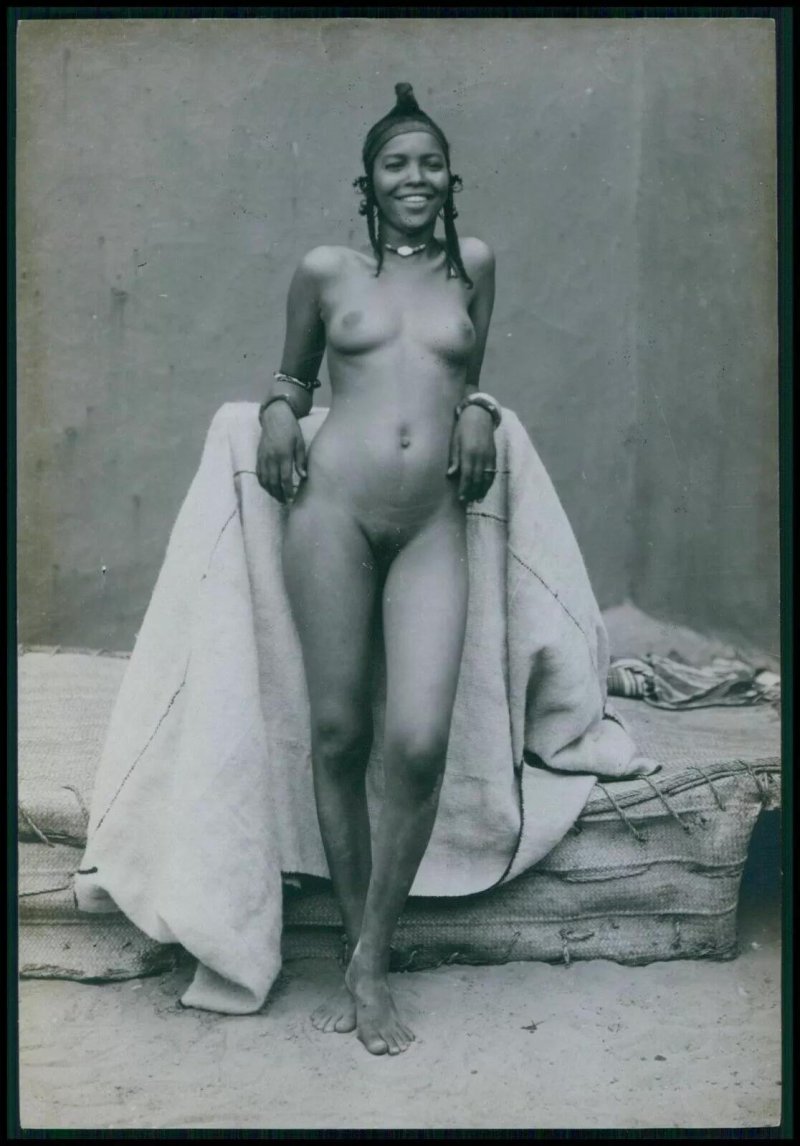 Retro naked women of Egypt