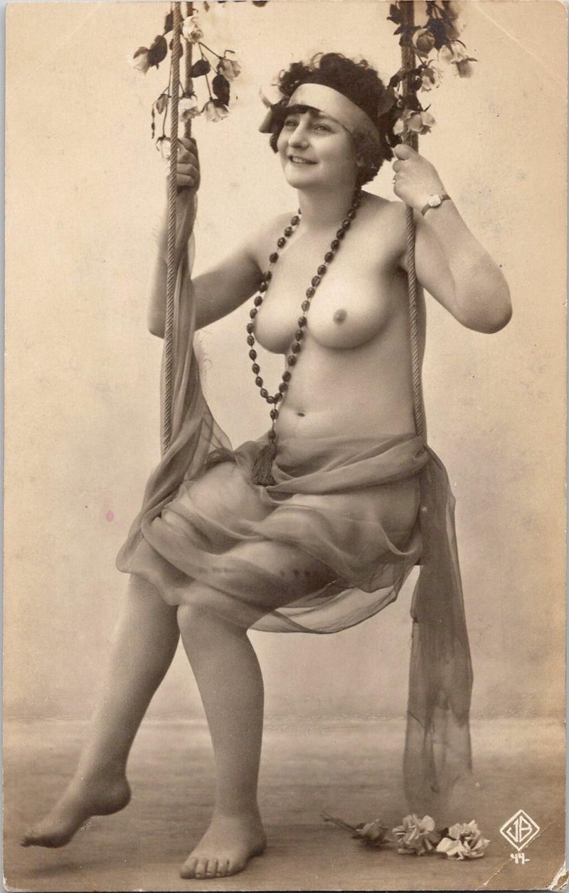 Retro girls naked