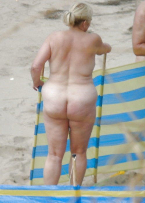 Grandmothers without panties on the beach