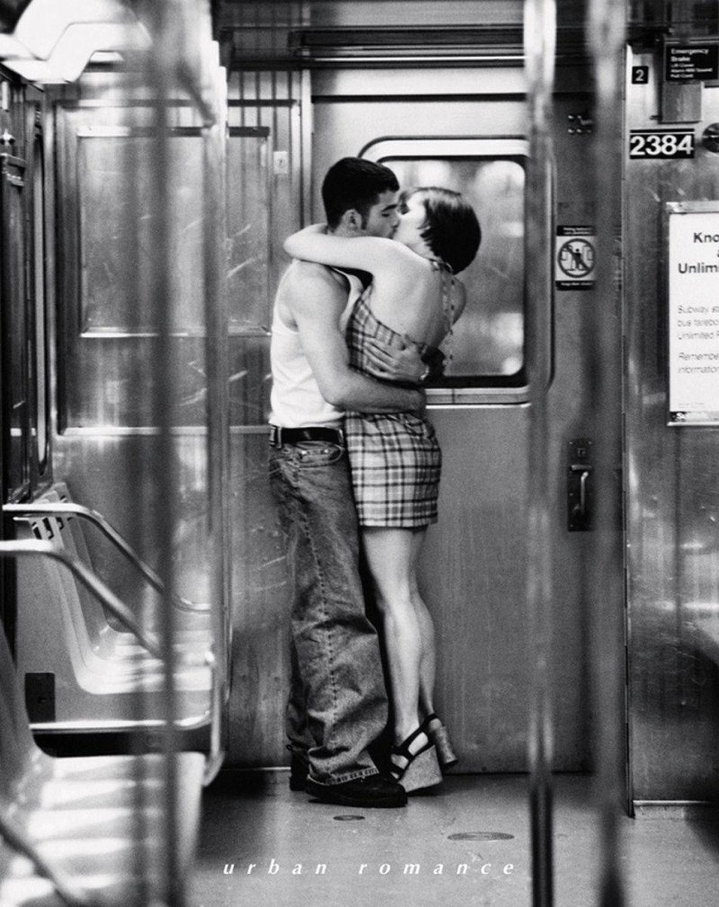 Kiss in the subway