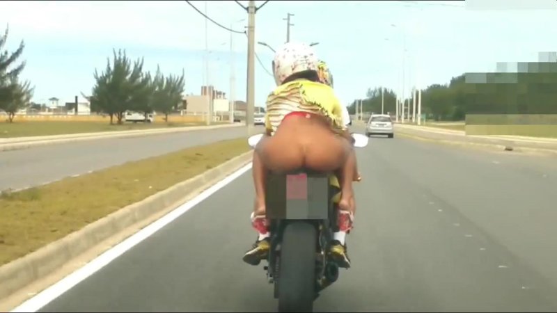 On motorcycle strings