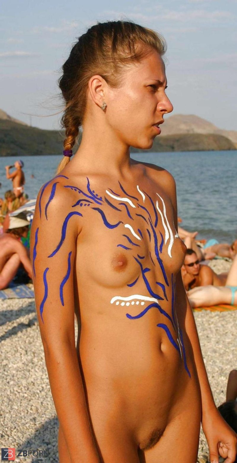 Beach bodyar at a girl