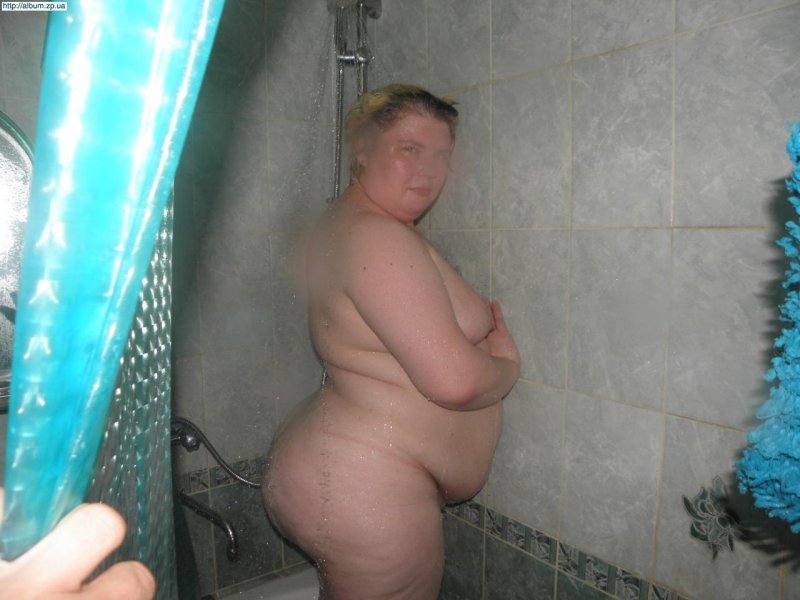 Black Bbel in a common shower