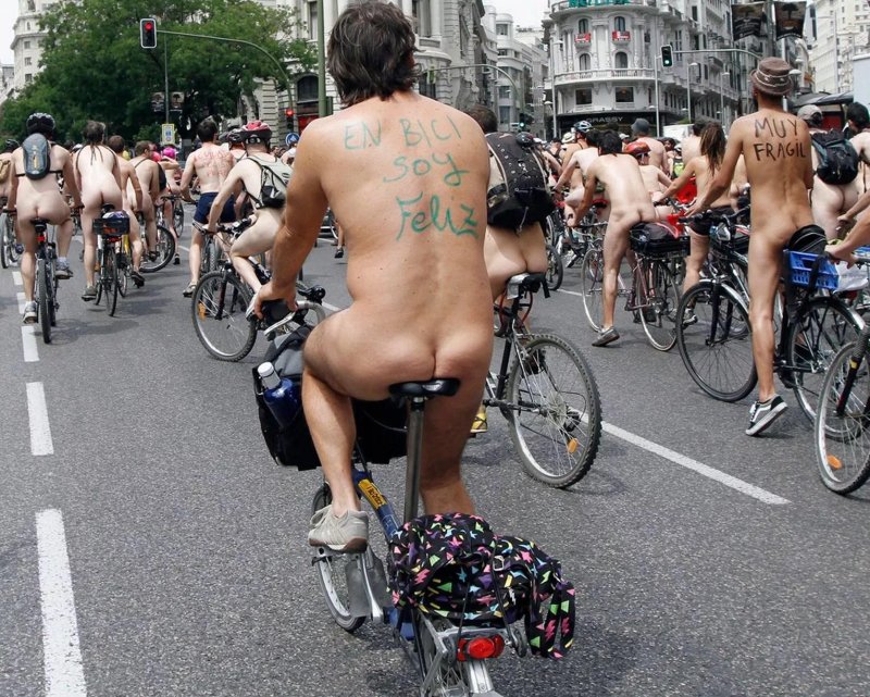 Men cyclists nude
