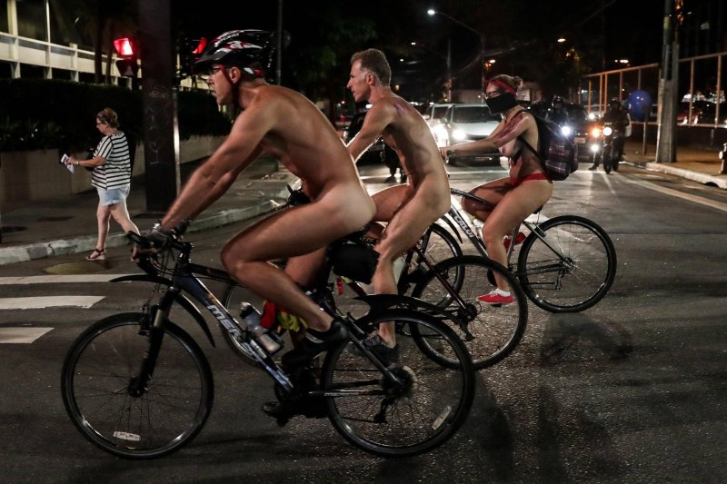 Naked bicycle racing vagina