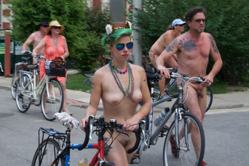 Naked bicycle race women
