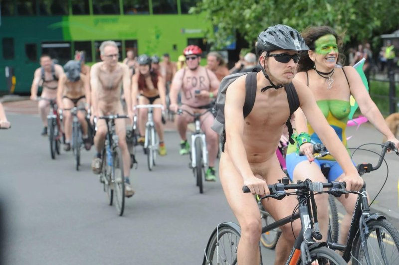 Naked bicycle racing girls