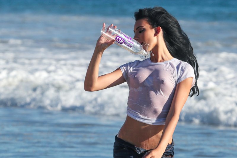 In a wet T -shirt
