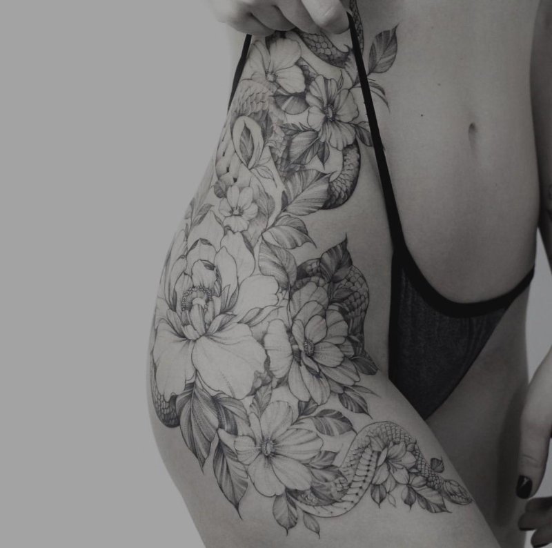 Tattoo on the hips