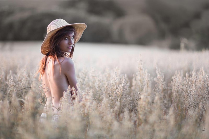 Erotic photo shoot in nature