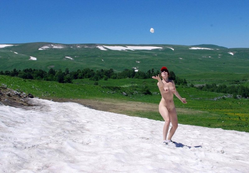 Naked tourism