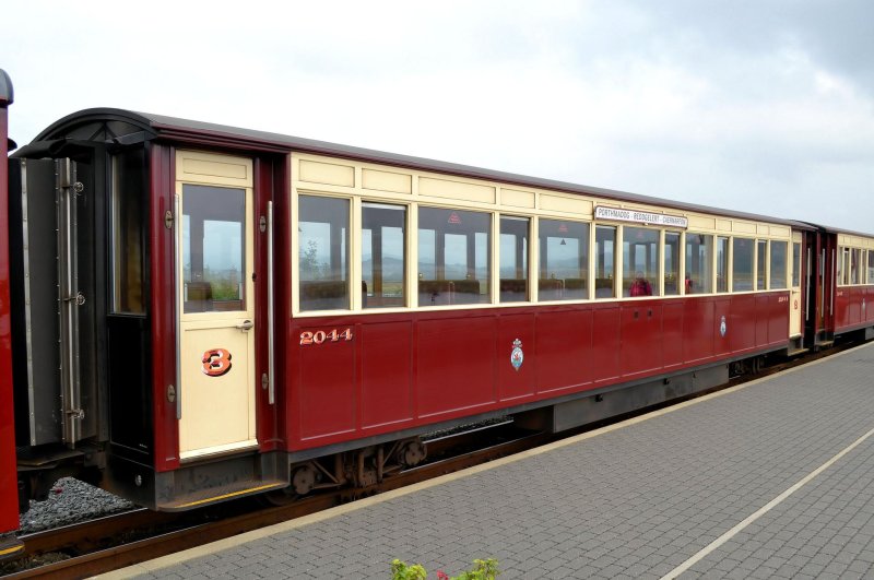 Train carriage