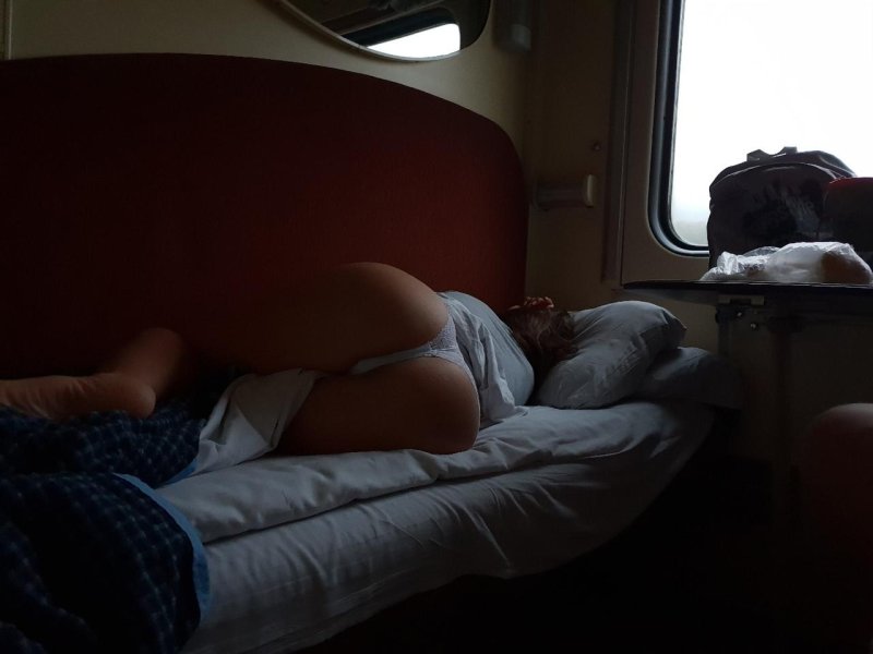 Naked on the train spied
