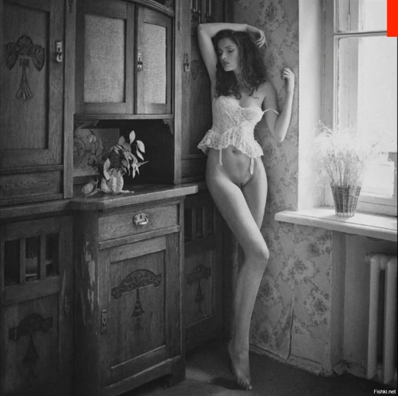 Home photo shoot in the style of nude