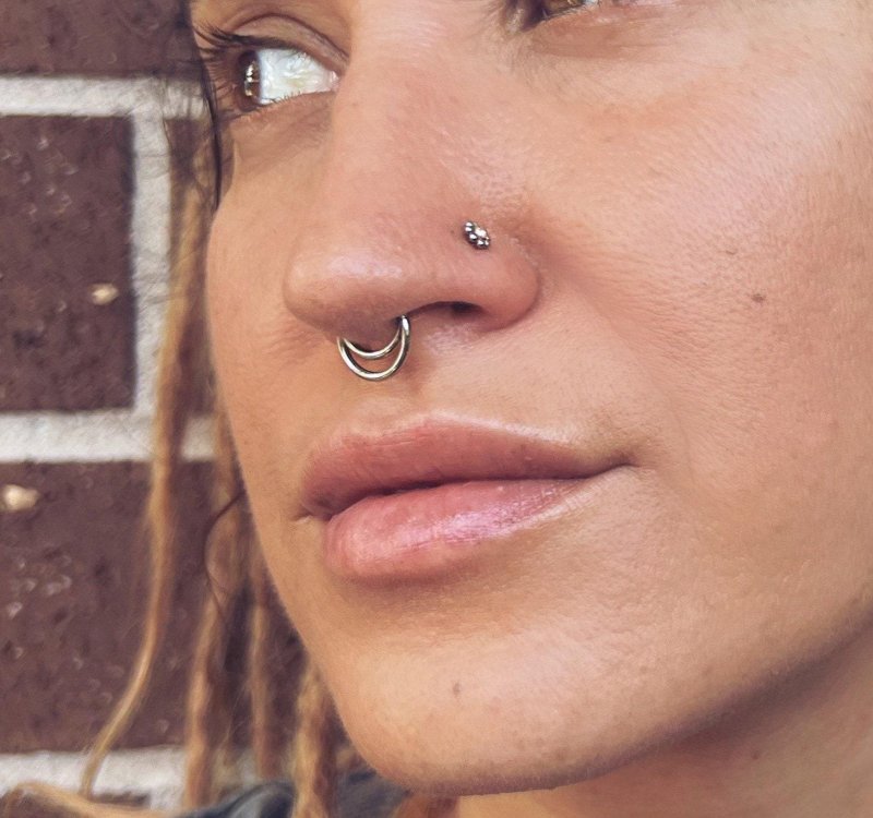 G septum piercing stretch