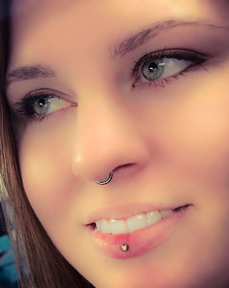 Facial piercing