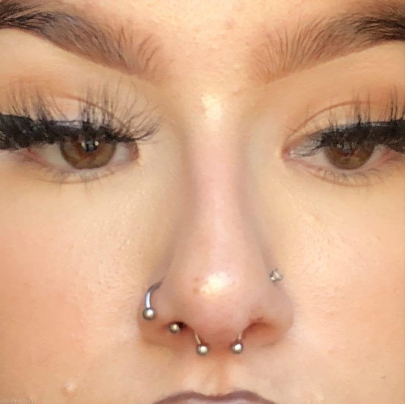 Double nose piercing