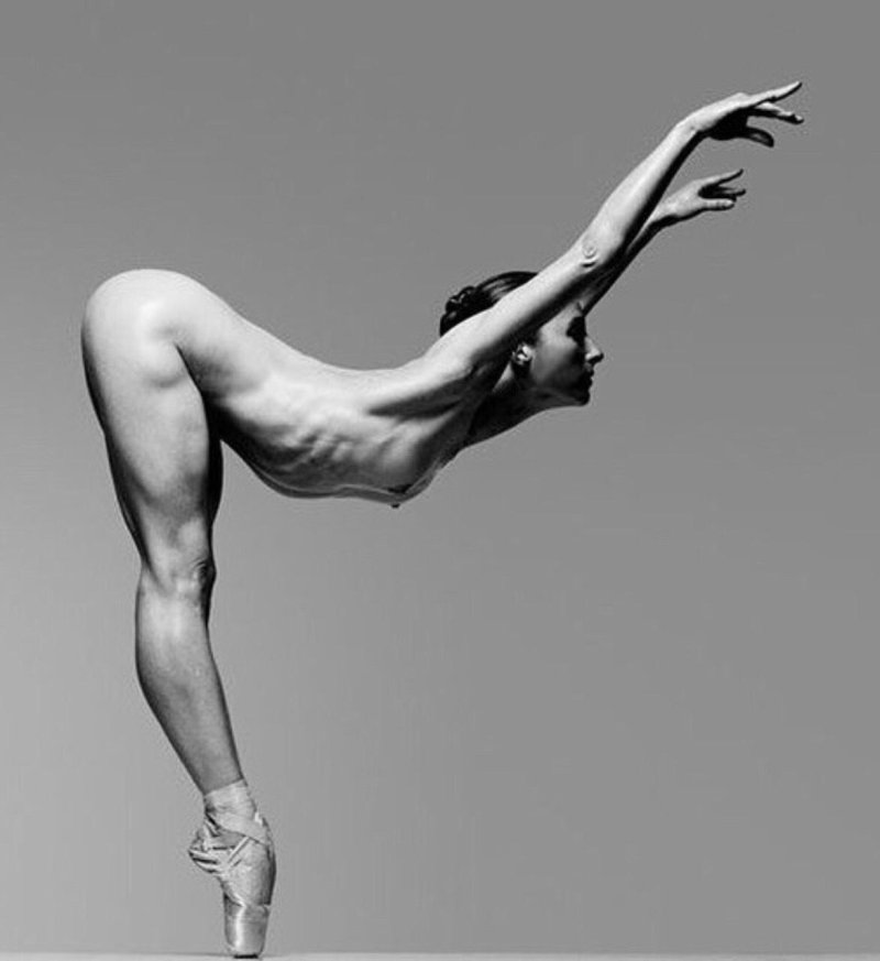 Photo shoot of naked ballerin