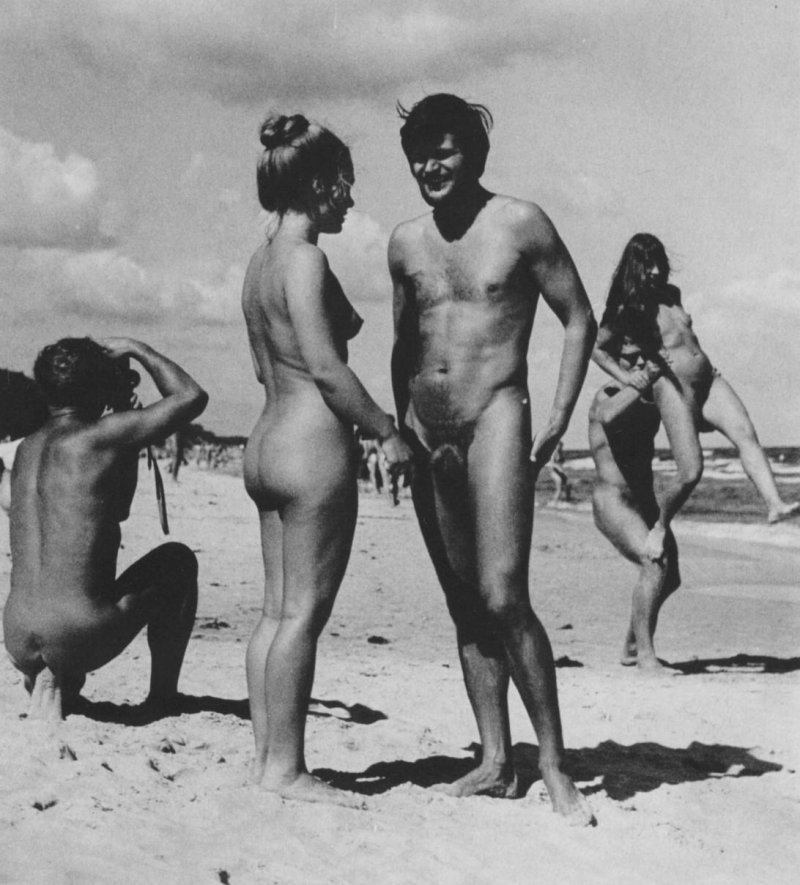 Retro nudists