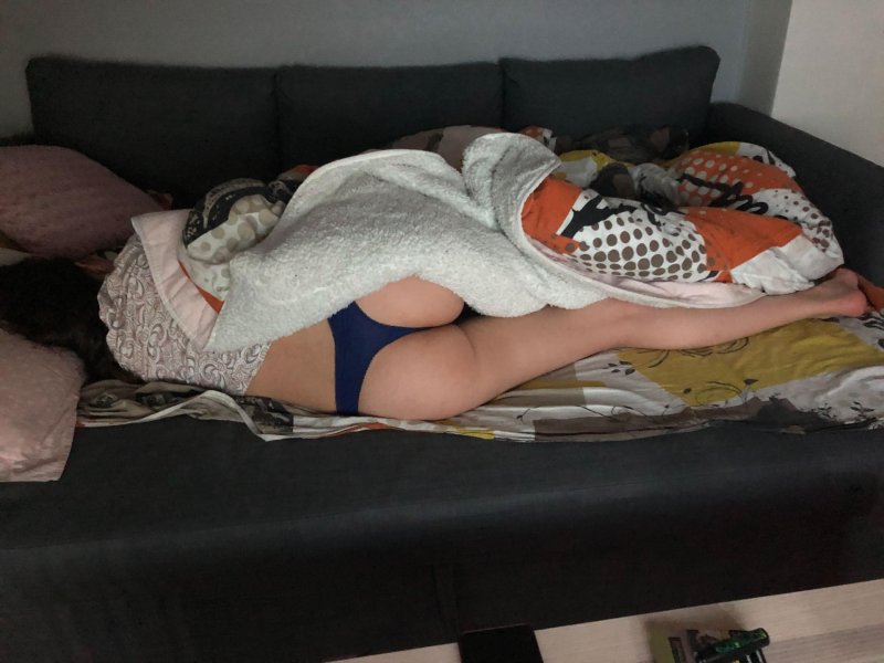 Amateur shooting of a sleeping mother in panties