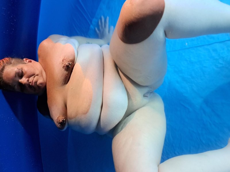 Fat aunts in the pool