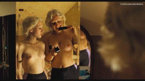 Naked celebrities