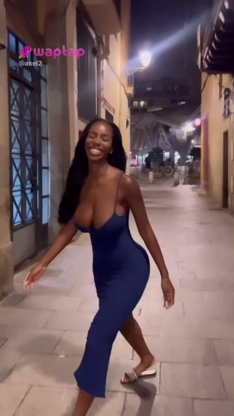 The girl is dark -skinned