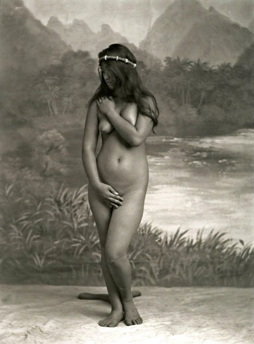 Naked tahitian women