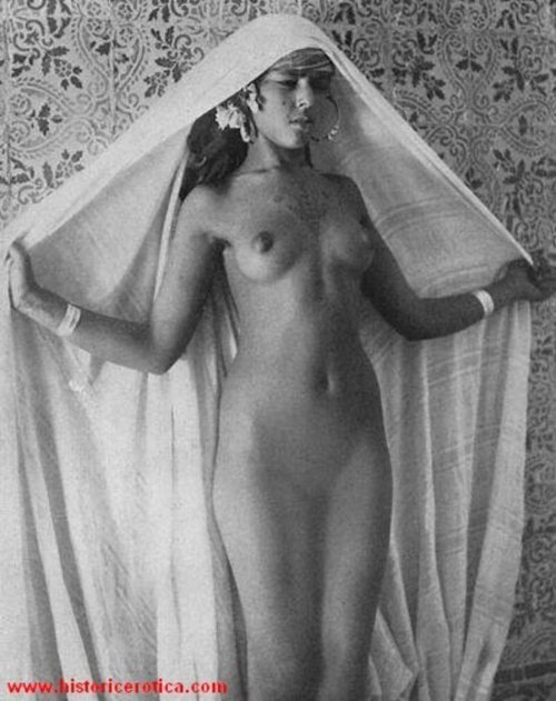 Naked Arabic women retro