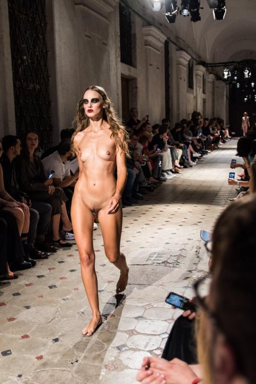 Show of naked models