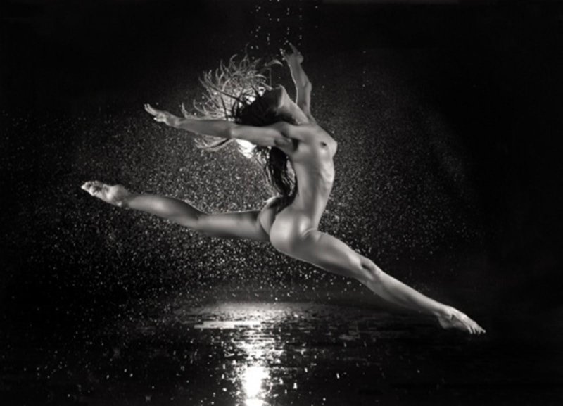 Erotic dances of girls