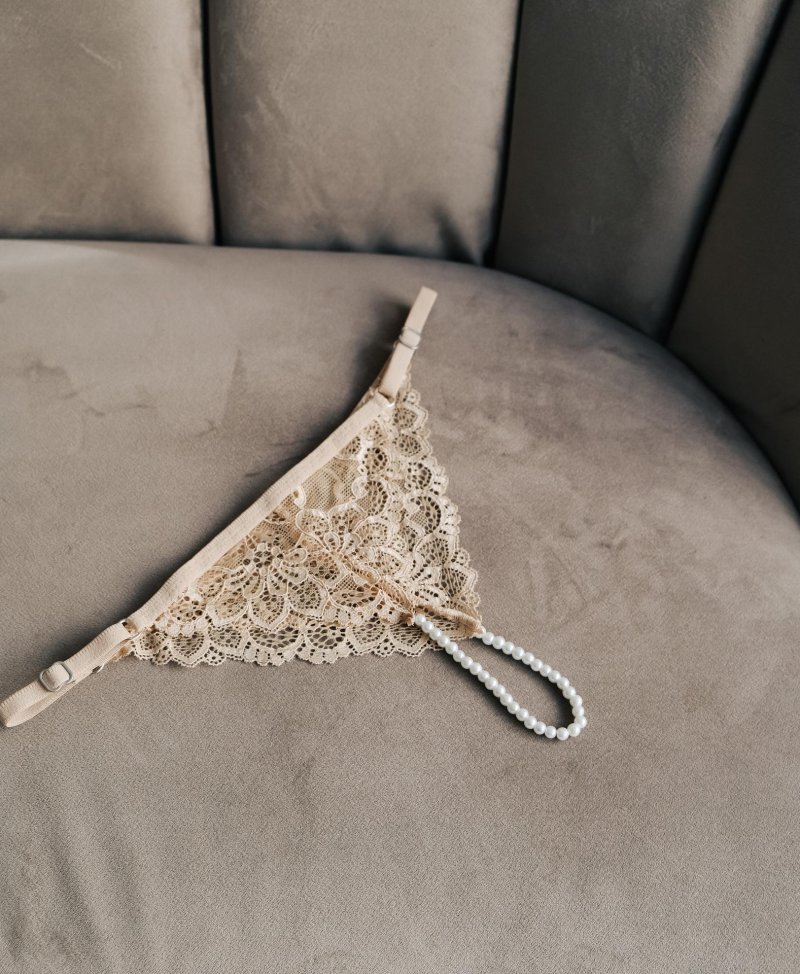 Panties with pearl thread