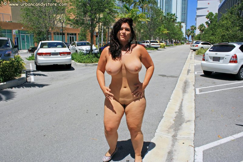 Pyshki naked on the streets