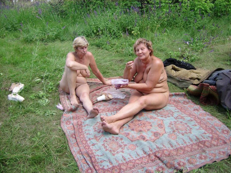 Mature wife naked on a picnic