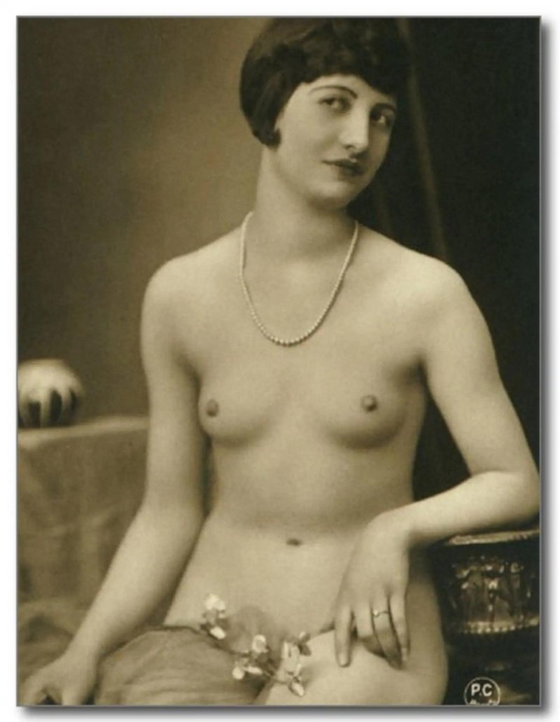 Retro naked with short haircut