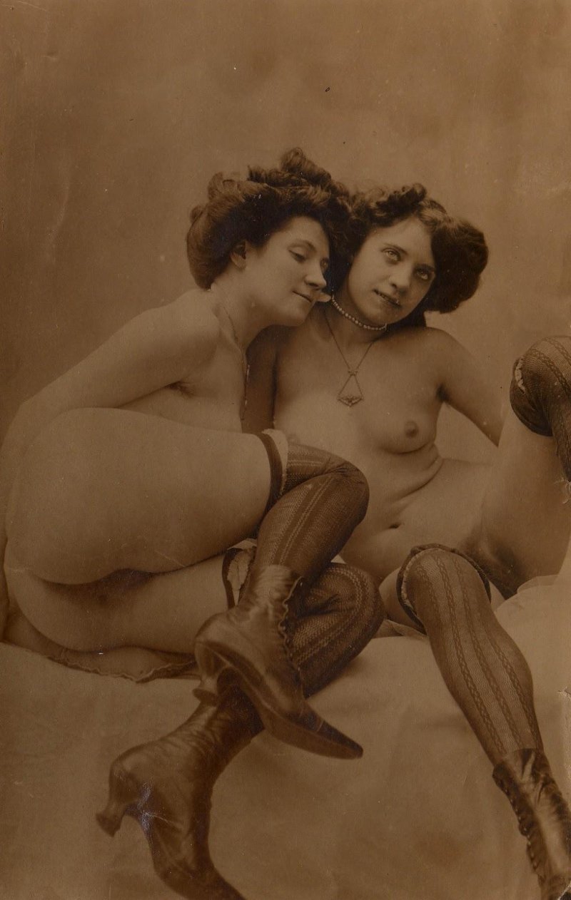 Naked women of the beginning century
