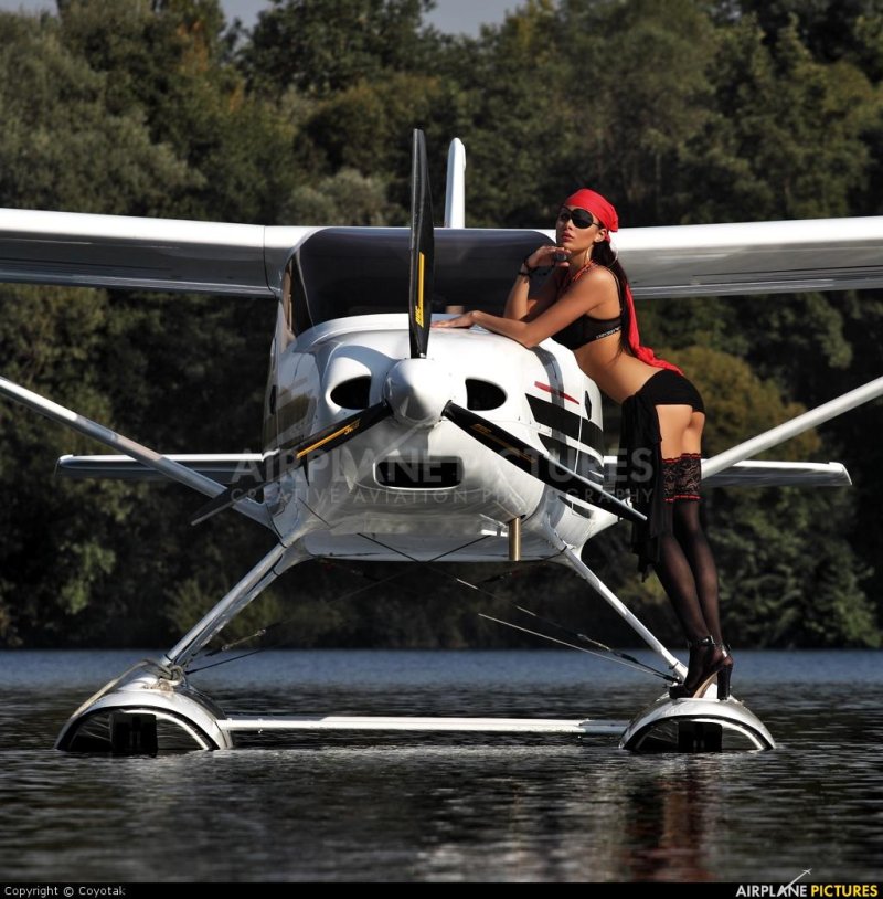 The plane is girl